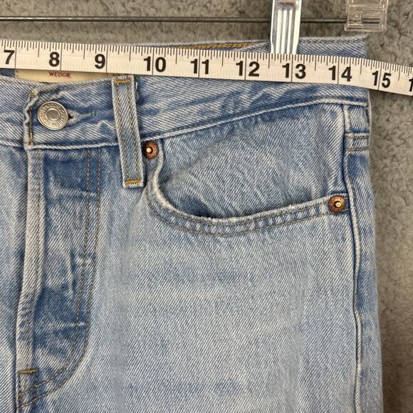 Levi’s Wedgie Straight Fit Denim Jeans Light Wash Butt Lift SZ 27 Timeless Style - Picture 6 of 11